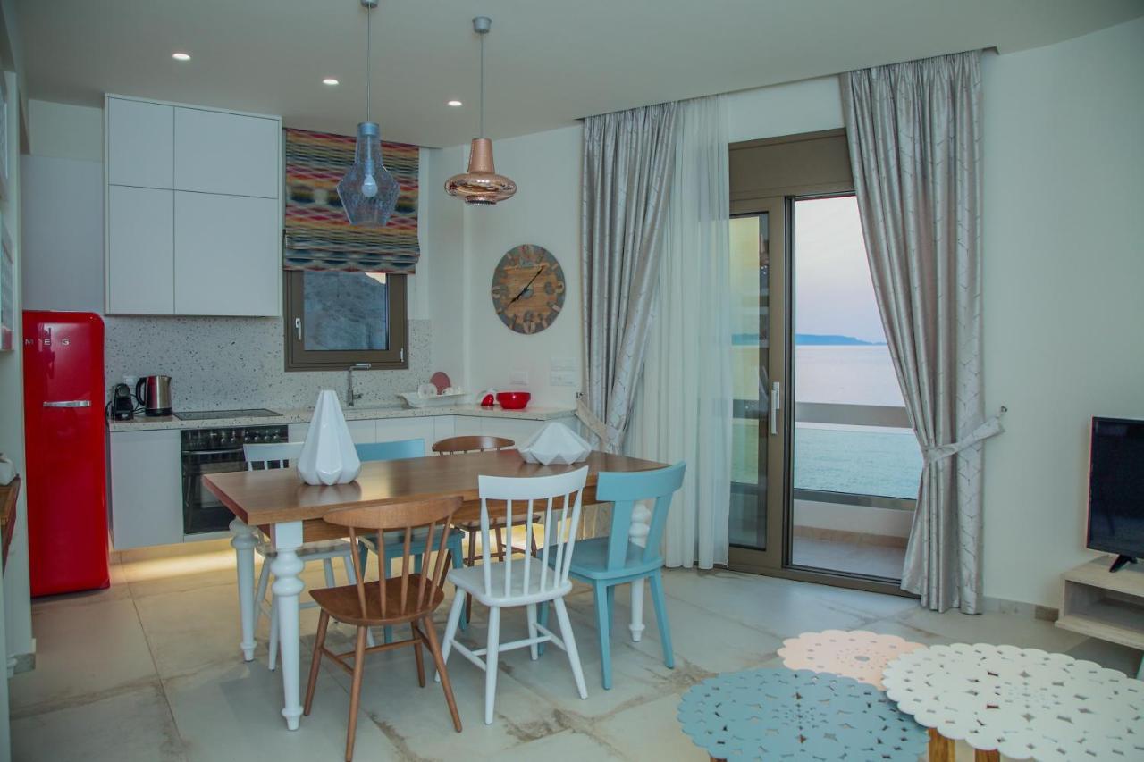 Almyra Seaside House Мохлос Екстериор снимка