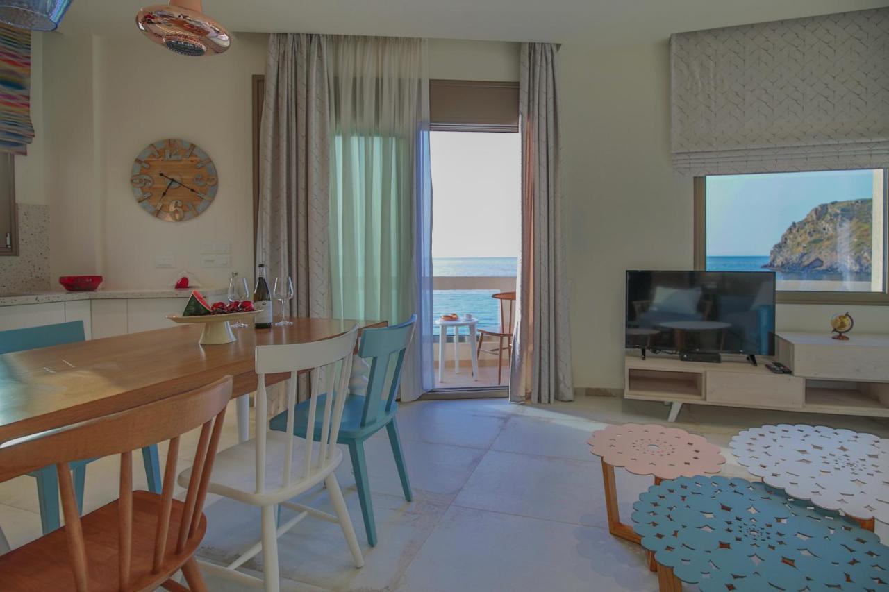 Almyra Seaside House Мохлос Екстериор снимка
