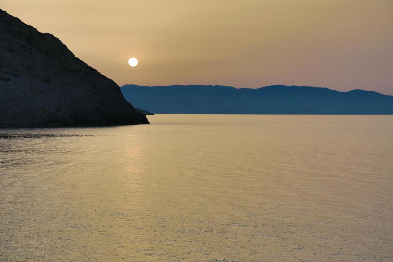 Almyra Seaside House Мохлос Екстериор снимка